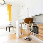 Bright Design Riverside By Nw Apartment *